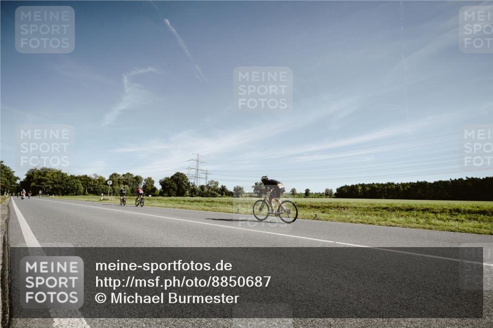 07.09.2025 - 19. Norderstedt Triathlon Michael Burmester http://msf.ph/oto/8850687 07.09.2025 11:10:53 Radfahren 1182 meine-sportfotos.de