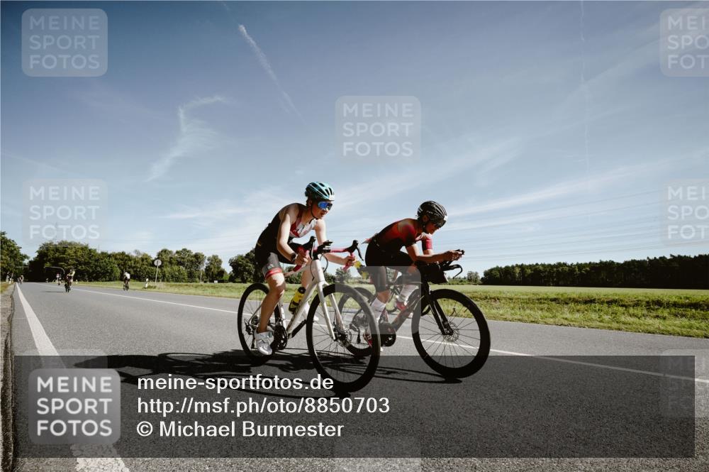 07.09.2025 - 19. Norderstedt Triathlon Michael Burmester http://msf.ph/oto/8850703 07.09.2025 11:10:59 Radfahren 199, 1153, 1184, 1377 meine-sportfotos.de
