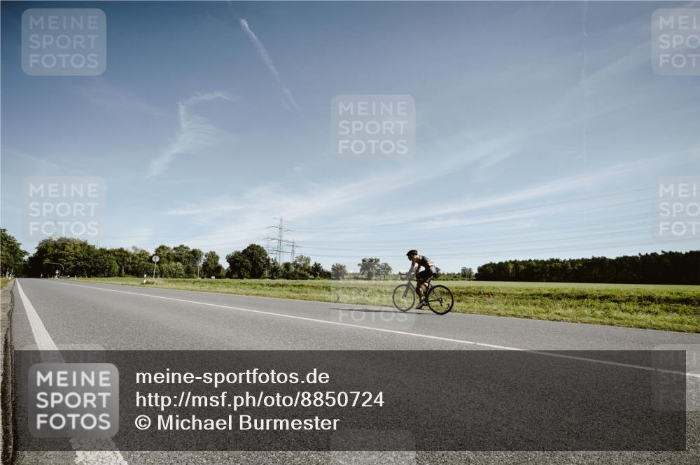 07.09.2025 - 19. Norderstedt Triathlon Michael Burmester http://msf.ph/oto/8850724 07.09.2025 11:11:13 Radfahren 1200 meine-sportfotos.de