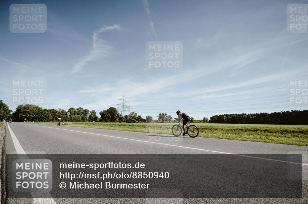07.09.2025 - 19. Norderstedt Triathlon Michael Burmester http://msf.ph/oto/8850940 07.09.2025 11:13:43 Radfahren 225 meine-sportfotos.de