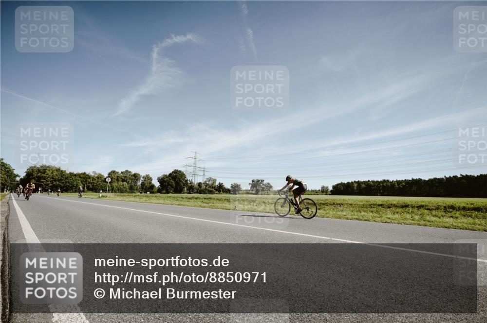07.09.2025 - 19. Norderstedt Triathlon Michael Burmester http://msf.ph/oto/8850971 07.09.2025 11:14:12 Radfahren 1335 meine-sportfotos.de