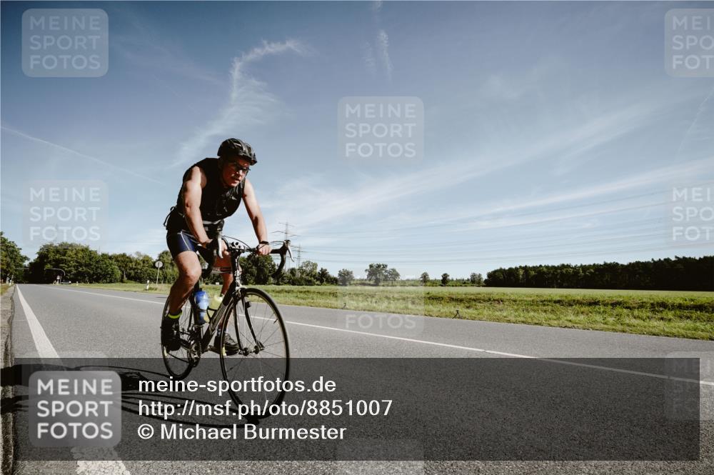 07.09.2025 - 19. Norderstedt Triathlon Michael Burmester http://msf.ph/oto/8851007 07.09.2025 11:14:44 Radfahren 1279 meine-sportfotos.de