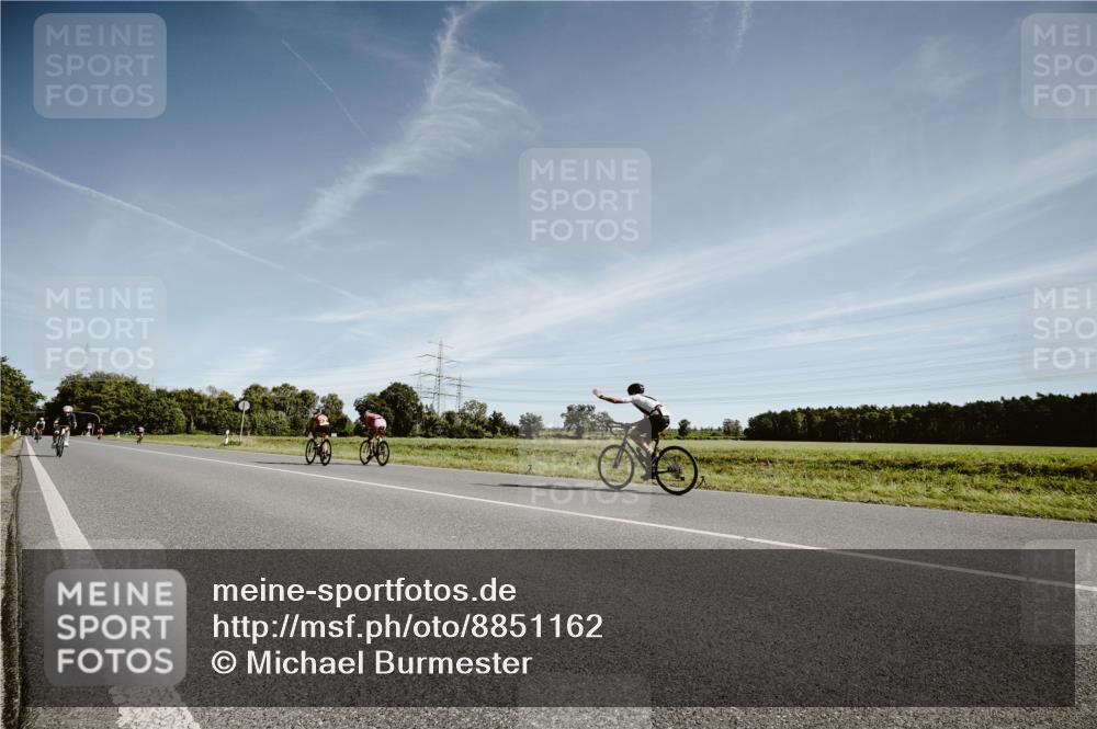 07.09.2025 - 19. Norderstedt Triathlon Michael Burmester http://msf.ph/oto/8851162 07.09.2025 11:17:19 Radfahren 1227 meine-sportfotos.de