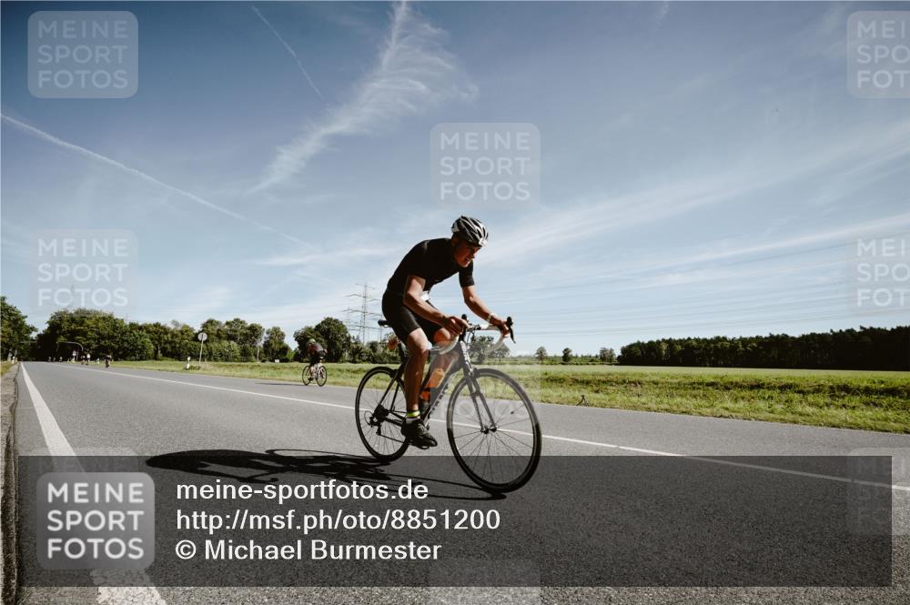 07.09.2025 - 19. Norderstedt Triathlon Michael Burmester http://msf.ph/oto/8851200 07.09.2025 11:18:11 Radfahren 1203 meine-sportfotos.de