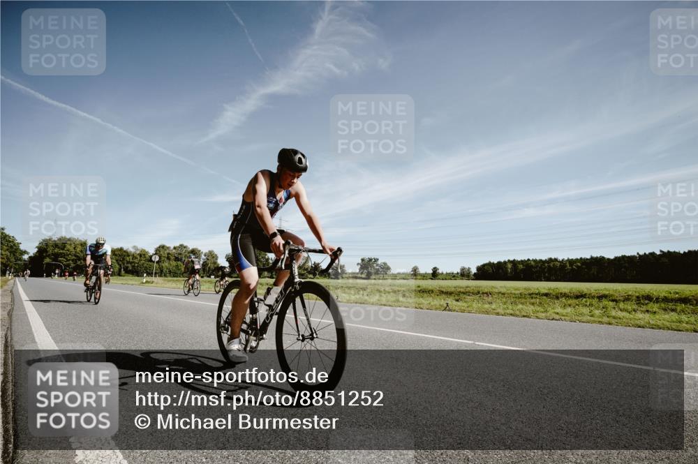 07.09.2025 - 19. Norderstedt Triathlon Michael Burmester http://msf.ph/oto/8851252 07.09.2025 11:19:03 Radfahren 749, 1179, 1208 meine-sportfotos.de