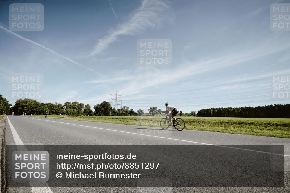 07.09.2025 - 19. Norderstedt Triathlon Michael Burmester http://msf.ph/oto/8851297 07.09.2025 11:19:57 Radfahren 228 meine-sportfotos.de