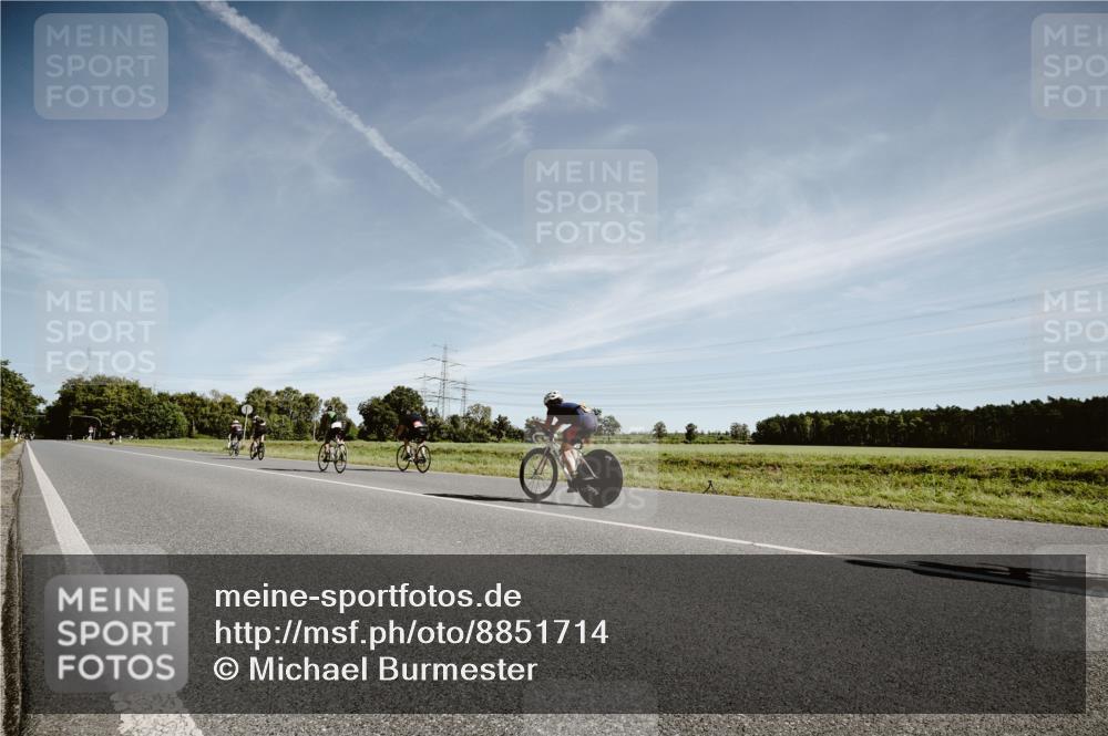 07.09.2025 - 19. Norderstedt Triathlon Michael Burmester http://msf.ph/oto/8851714 07.09.2025 11:26:14 Radfahren 203, 1187, 1383 meine-sportfotos.de
