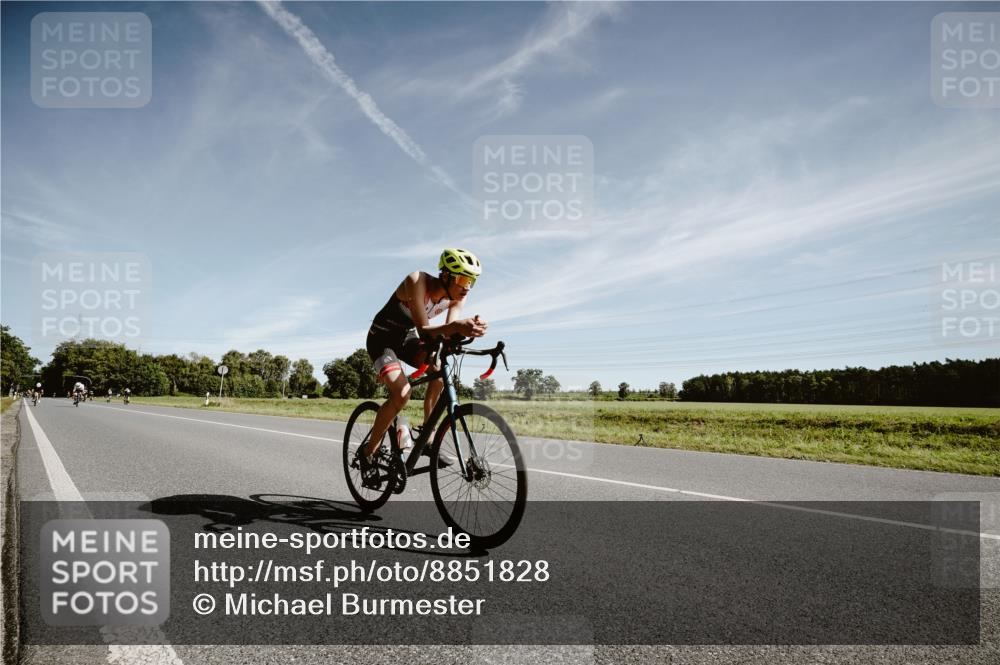 07.09.2025 - 19. Norderstedt Triathlon Michael Burmester http://msf.ph/oto/8851828 07.09.2025 11:27:23 Radfahren 300, 760, 1176 meine-sportfotos.de