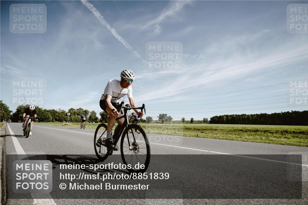 07.09.2025 - 19. Norderstedt Triathlon Michael Burmester http://msf.ph/oto/8851839 07.09.2025 11:27:27 Radfahren 300, 1313 meine-sportfotos.de