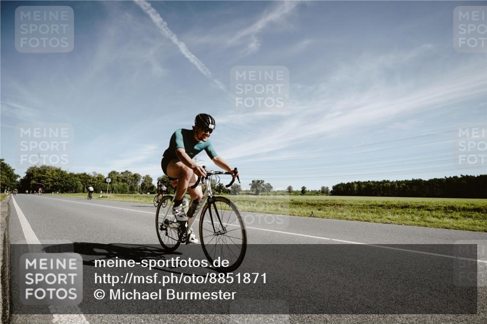 07.09.2025 - 19. Norderstedt Triathlon Michael Burmester http://msf.ph/oto/8851871 07.09.2025 11:27:41 Radfahren 1210 meine-sportfotos.de