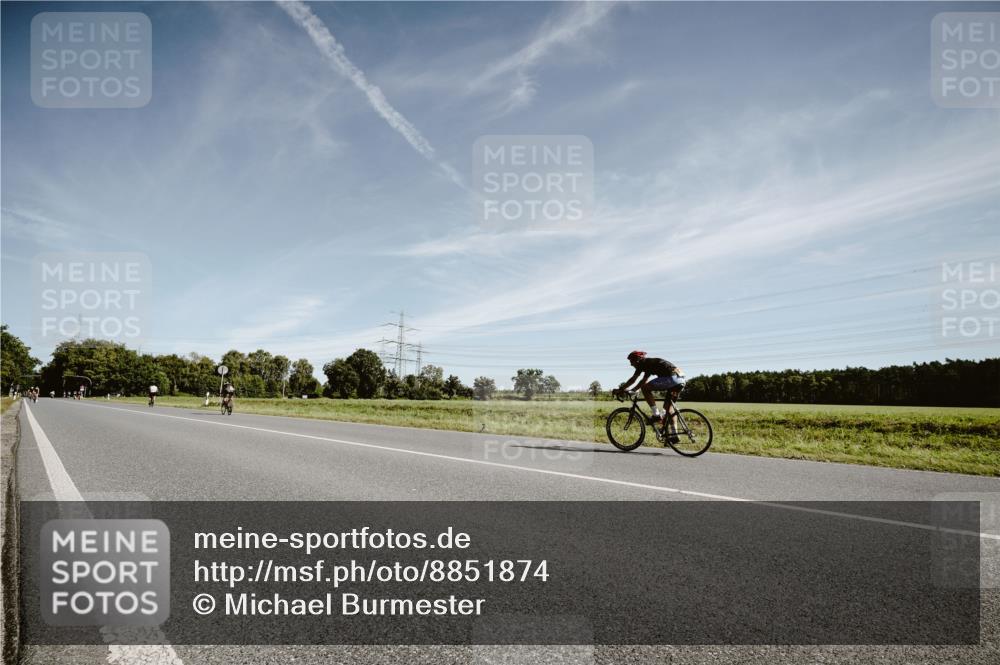 07.09.2025 - 19. Norderstedt Triathlon Michael Burmester http://msf.ph/oto/8851874 07.09.2025 11:27:43 Radfahren 1210 meine-sportfotos.de