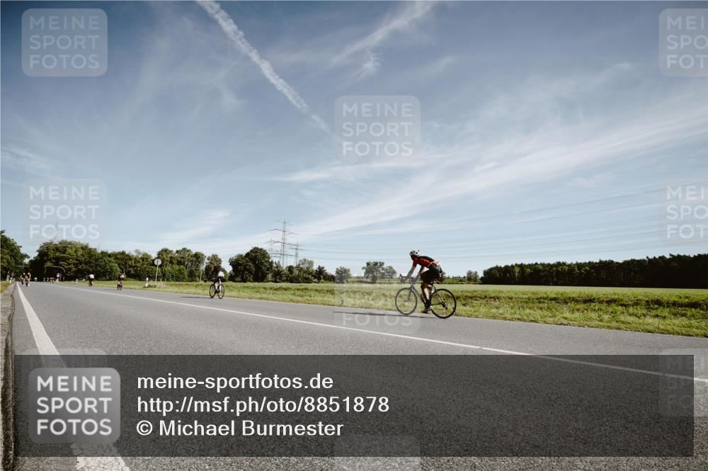 07.09.2025 - 19. Norderstedt Triathlon Michael Burmester http://msf.ph/oto/8851878 07.09.2025 11:27:44 Radfahren 1210 meine-sportfotos.de