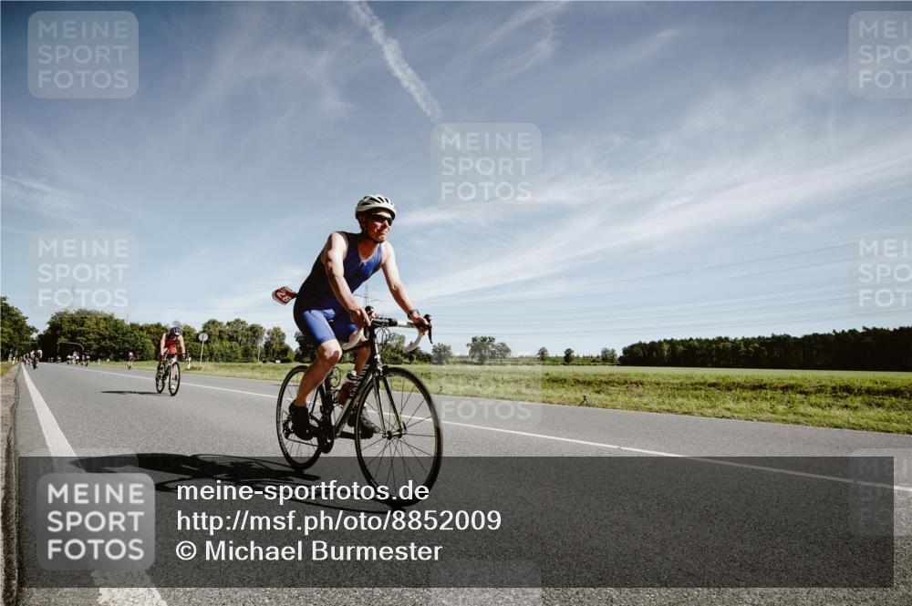07.09.2025 - 19. Norderstedt Triathlon Michael Burmester http://msf.ph/oto/8852009 07.09.2025 11:29:24 Radfahren 819, 1196, 1228 meine-sportfotos.de