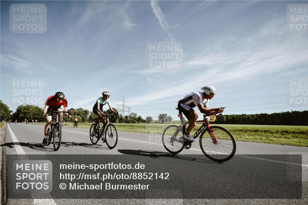 07.09.2025 - 19. Norderstedt Triathlon Michael Burmester http://msf.ph/oto/8852142 07.09.2025 11:31:07 Radfahren 284, 862, 1190, 1208, 1363 meine-sportfotos.de
