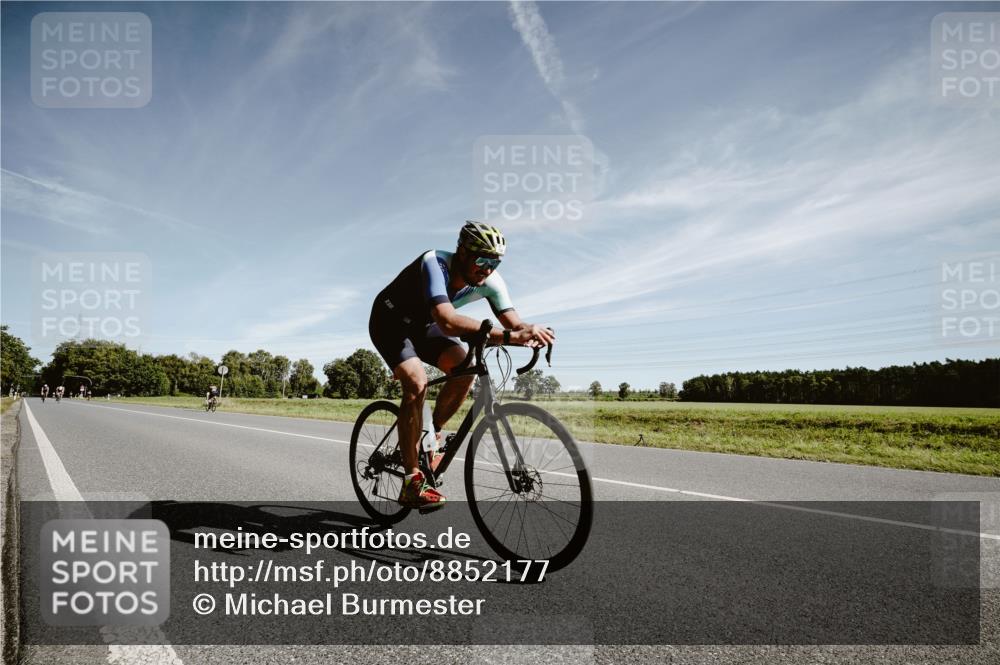 07.09.2025 - 19. Norderstedt Triathlon Michael Burmester http://msf.ph/oto/8852177 07.09.2025 11:31:31 Radfahren 749, 771 meine-sportfotos.de