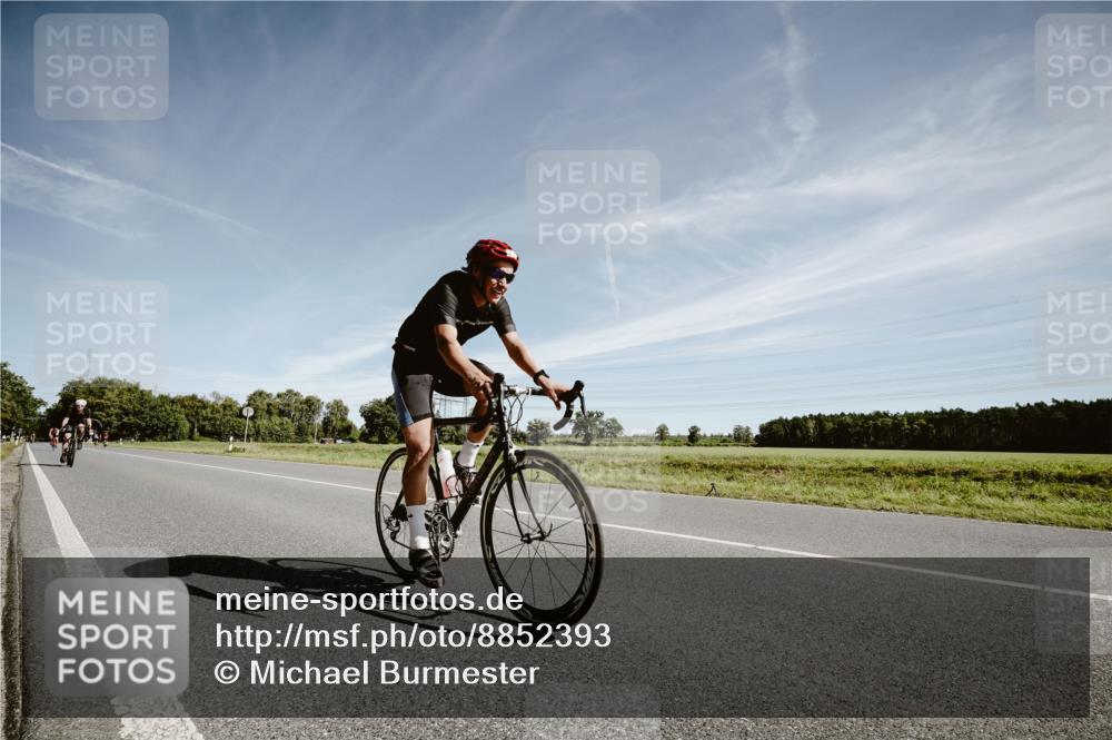 07.09.2025 - 19. Norderstedt Triathlon Michael Burmester http://msf.ph/oto/8852393 07.09.2025 11:34:22 Radfahren 190, 1184, 1357 meine-sportfotos.de