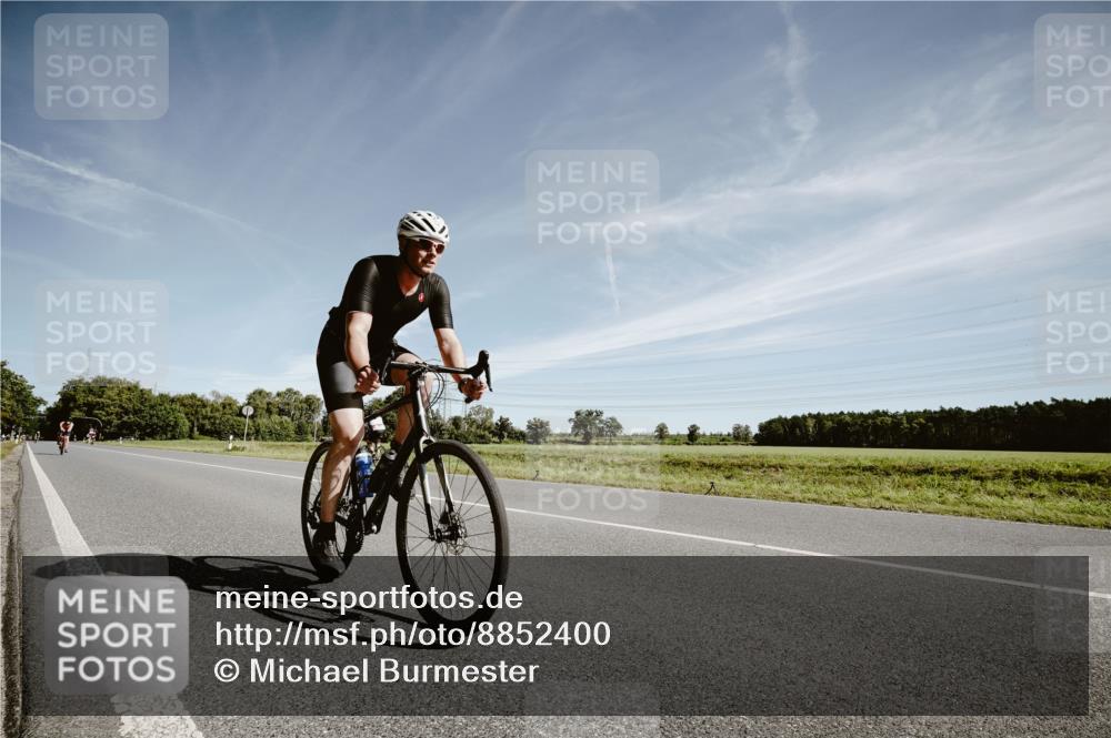 07.09.2025 - 19. Norderstedt Triathlon Michael Burmester http://msf.ph/oto/8852400 07.09.2025 11:34:24 Radfahren 833, 1184, 1357 meine-sportfotos.de