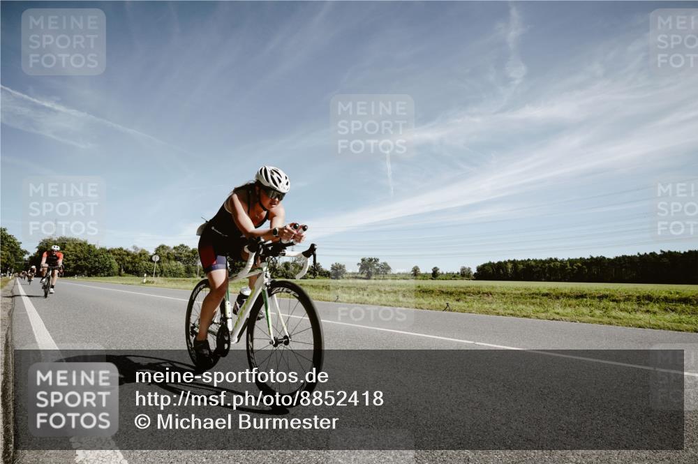 07.09.2025 - 19. Norderstedt Triathlon Michael Burmester http://msf.ph/oto/8852418 07.09.2025 11:34:44 Radfahren 736, 822, 1193 meine-sportfotos.de
