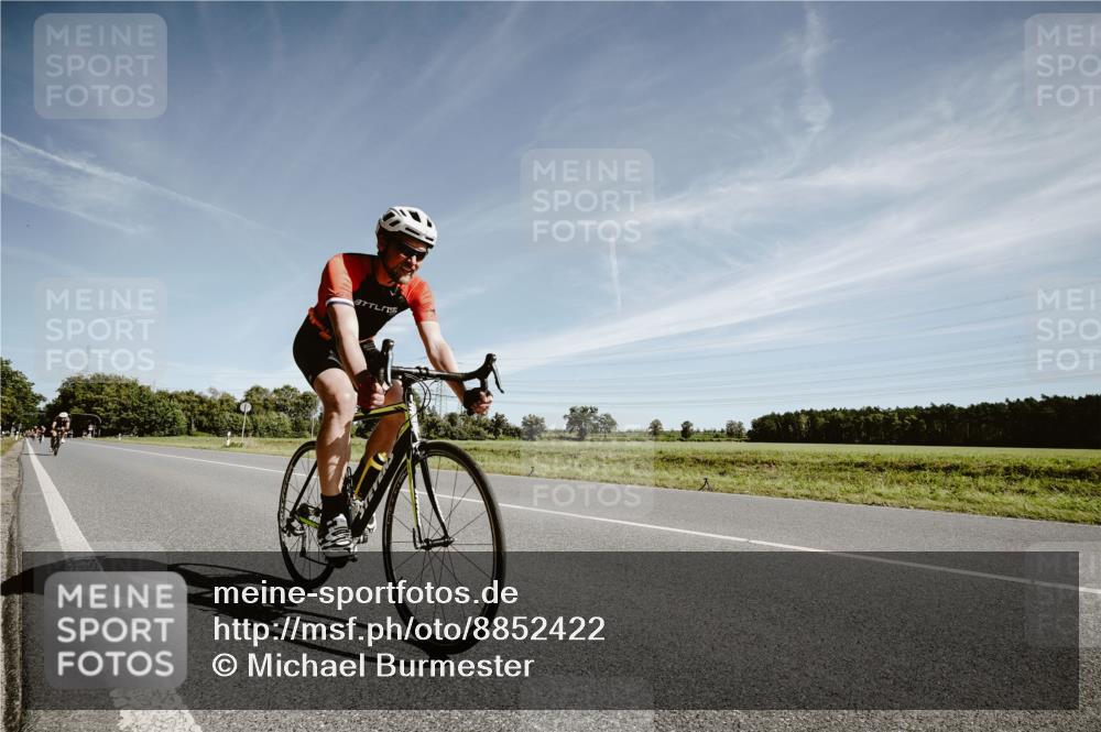 07.09.2025 - 19. Norderstedt Triathlon Michael Burmester http://msf.ph/oto/8852422 07.09.2025 11:34:45 Radfahren 736, 822, 1193 meine-sportfotos.de