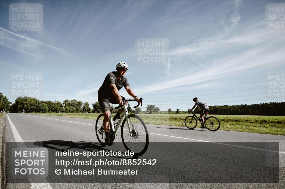 07.09.2025 - 19. Norderstedt Triathlon Michael Burmester http://msf.ph/oto/8852542 07.09.2025 11:36:09 Radfahren 253, 1383 meine-sportfotos.de