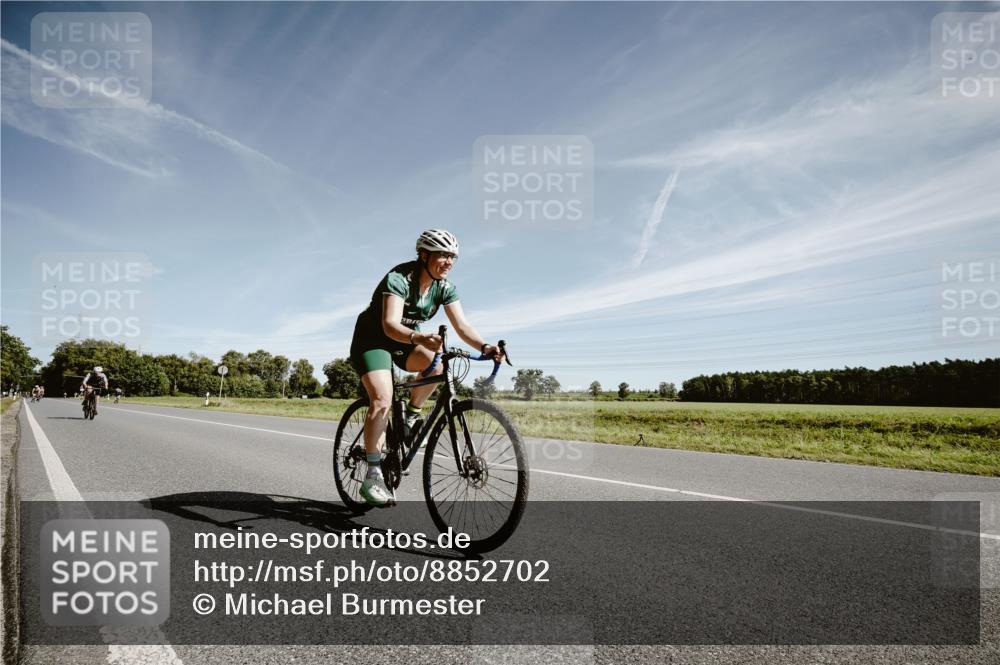 07.09.2025 - 19. Norderstedt Triathlon Michael Burmester http://msf.ph/oto/8852702 07.09.2025 11:38:27 Radfahren 184, 714, 719, 720 meine-sportfotos.de