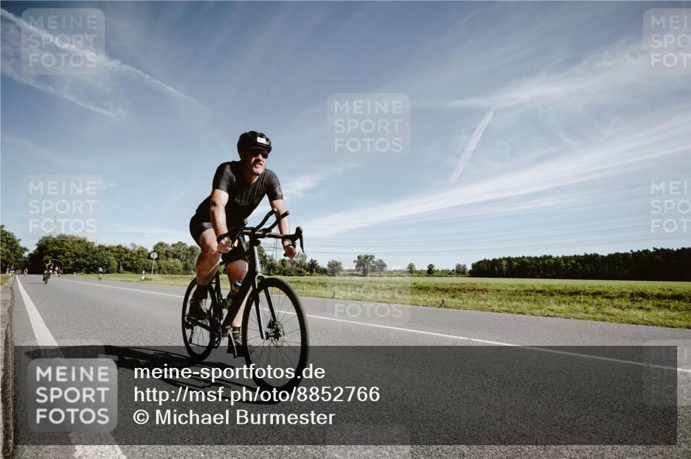 07.09.2025 - 19. Norderstedt Triathlon Michael Burmester http://msf.ph/oto/8852766 07.09.2025 11:39:19 Radfahren 729, 746, 778, 859 meine-sportfotos.de