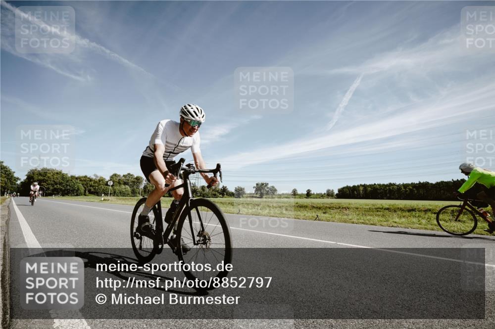 07.09.2025 - 19. Norderstedt Triathlon Michael Burmester http://msf.ph/oto/8852797 07.09.2025 11:39:41 Radfahren 300, 806, 1253 meine-sportfotos.de