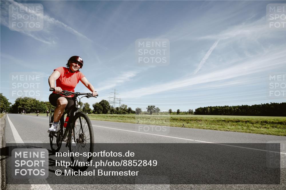 07.09.2025 - 19. Norderstedt Triathlon Michael Burmester http://msf.ph/oto/8852849 07.09.2025 11:40:23 Radfahren 803 meine-sportfotos.de