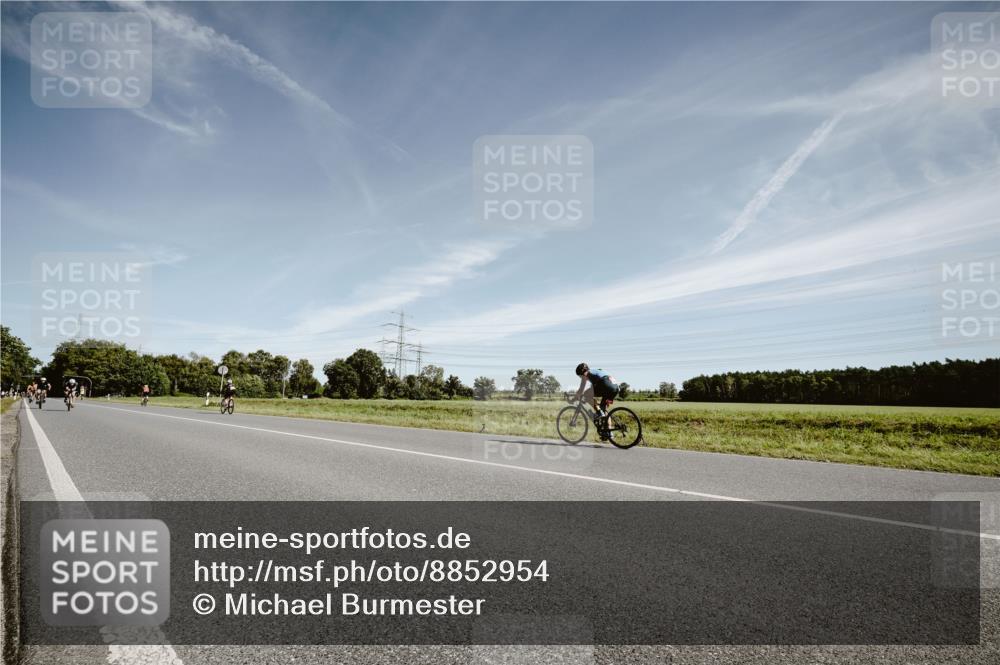 07.09.2025 - 19. Norderstedt Triathlon Michael Burmester http://msf.ph/oto/8852954 07.09.2025 11:41:42 Radfahren 703, 807, 837 meine-sportfotos.de
