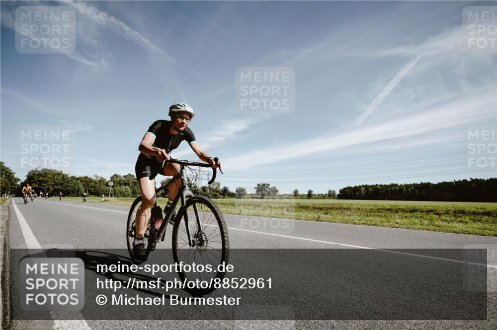 07.09.2025 - 19. Norderstedt Triathlon Michael Burmester http://msf.ph/oto/8852961 07.09.2025 11:41:46 Radfahren 234, 837, 1301 meine-sportfotos.de