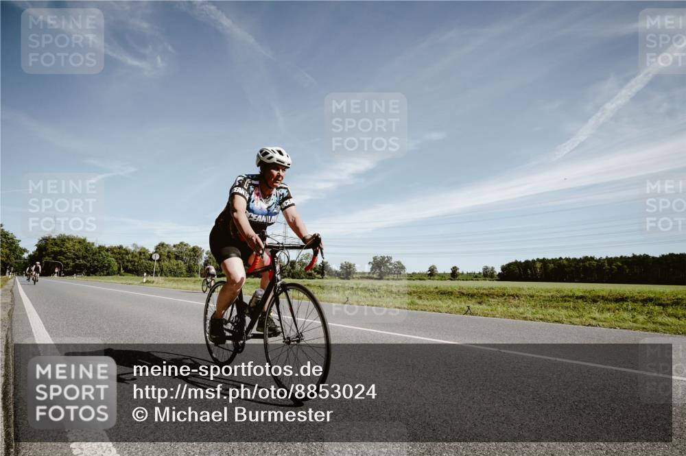 07.09.2025 - 19. Norderstedt Triathlon Michael Burmester http://msf.ph/oto/8853024 07.09.2025 11:42:59 Radfahren 233, 857, 1394 meine-sportfotos.de