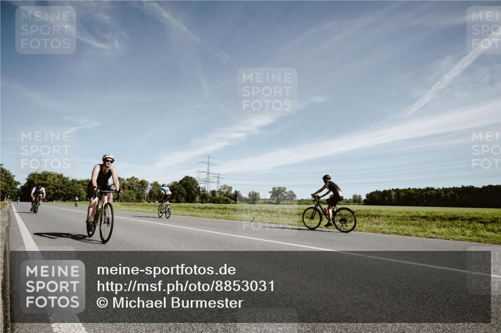 07.09.2025 - 19. Norderstedt Triathlon Michael Burmester http://msf.ph/oto/8853031 07.09.2025 11:43:02 Radfahren 185, 233, 1394 meine-sportfotos.de