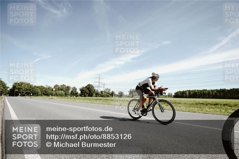 07.09.2025 - 19. Norderstedt Triathlon Michael Burmester http://msf.ph/oto/8853126 07.09.2025 11:44:49 Radfahren 186, 192 meine-sportfotos.de