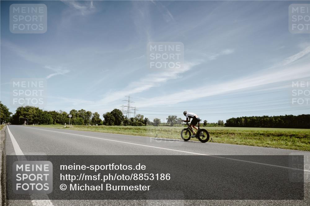 07.09.2025 - 19. Norderstedt Triathlon Michael Burmester http://msf.ph/oto/8853186 07.09.2025 11:45:46 Radfahren 710 meine-sportfotos.de