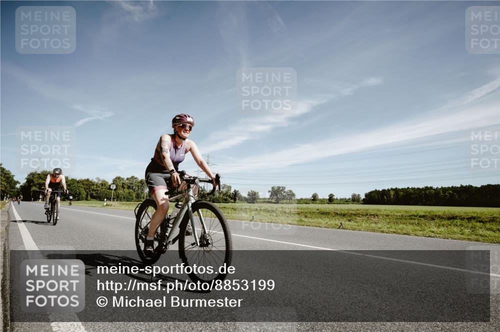 07.09.2025 - 19. Norderstedt Triathlon Michael Burmester http://msf.ph/oto/8853199 07.09.2025 11:46:00 Radfahren 162, 163, 170, 1383 meine-sportfotos.de