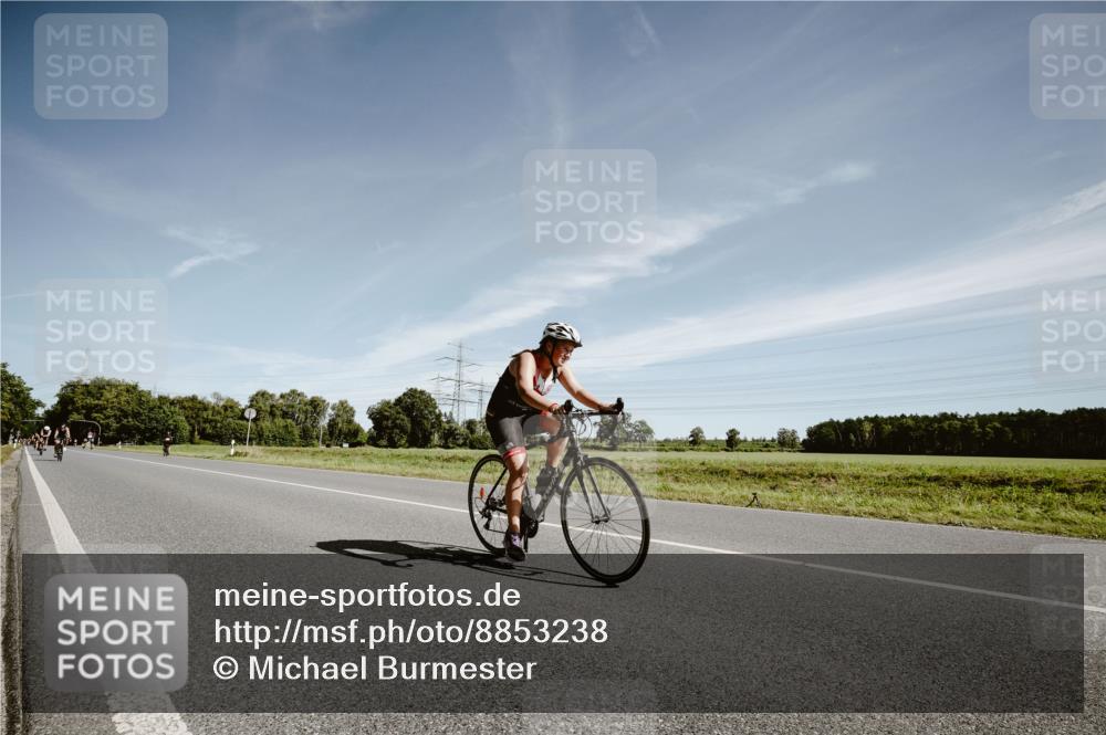 07.09.2025 - 19. Norderstedt Triathlon Michael Burmester http://msf.ph/oto/8853238 07.09.2025 11:46:32 Radfahren 237, 773, 775, 1197 meine-sportfotos.de