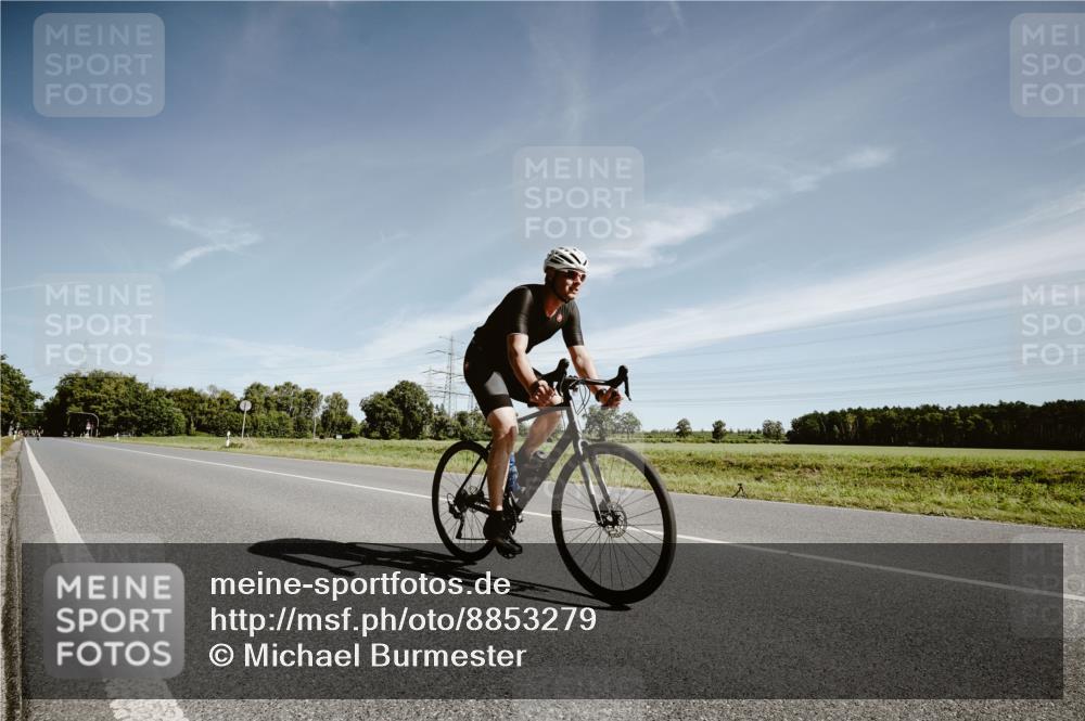 07.09.2025 - 19. Norderstedt Triathlon Michael Burmester http://msf.ph/oto/8853279 07.09.2025 11:47:11 Radfahren 1357 meine-sportfotos.de