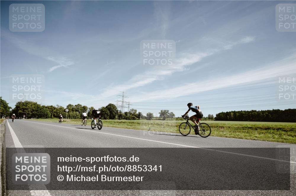 07.09.2025 - 19. Norderstedt Triathlon Michael Burmester http://msf.ph/oto/8853341 07.09.2025 11:47:52 Radfahren 822 meine-sportfotos.de