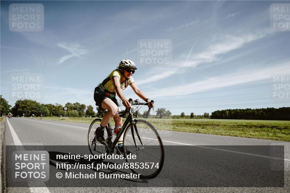 07.09.2025 - 19. Norderstedt Triathlon Michael Burmester http://msf.ph/oto/8853574 07.09.2025 11:51:43 Radfahren 859, 860 meine-sportfotos.de