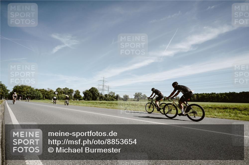 07.09.2025 - 19. Norderstedt Triathlon Michael Burmester http://msf.ph/oto/8853654 07.09.2025 11:52:25 Radfahren 731 meine-sportfotos.de