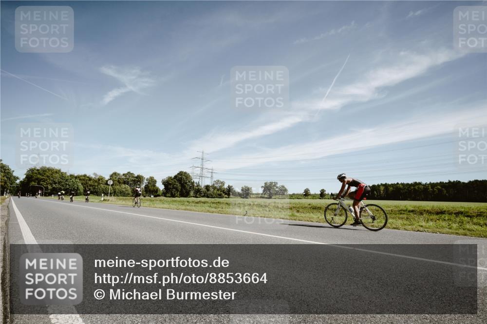 07.09.2025 - 19. Norderstedt Triathlon Michael Burmester http://msf.ph/oto/8853664 07.09.2025 11:52:28 Radfahren 731 meine-sportfotos.de