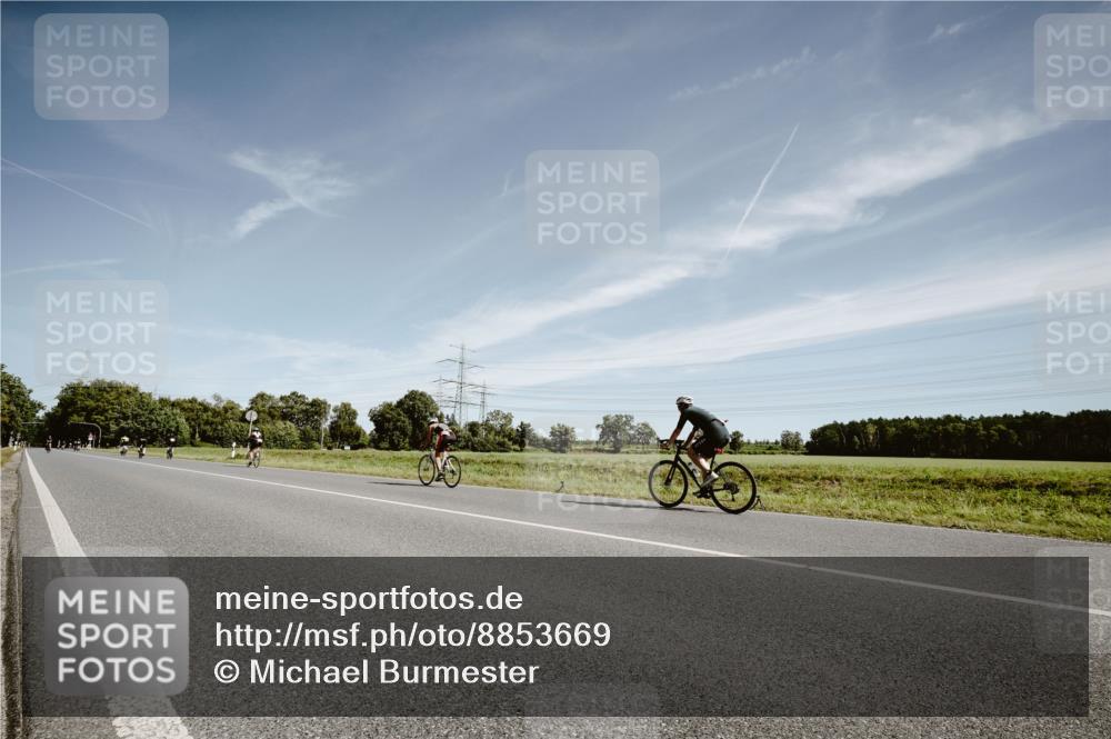 07.09.2025 - 19. Norderstedt Triathlon Michael Burmester http://msf.ph/oto/8853669 07.09.2025 11:52:29 Radfahren 731 meine-sportfotos.de