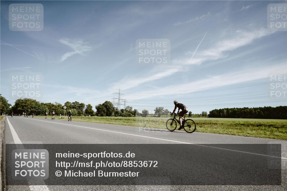 07.09.2025 - 19. Norderstedt Triathlon Michael Burmester http://msf.ph/oto/8853672 07.09.2025 11:52:31 Radfahren 731 meine-sportfotos.de