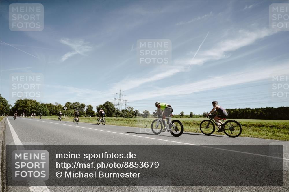 07.09.2025 - 19. Norderstedt Triathlon Michael Burmester http://msf.ph/oto/8853679 07.09.2025 11:52:34 Radfahren 729 meine-sportfotos.de