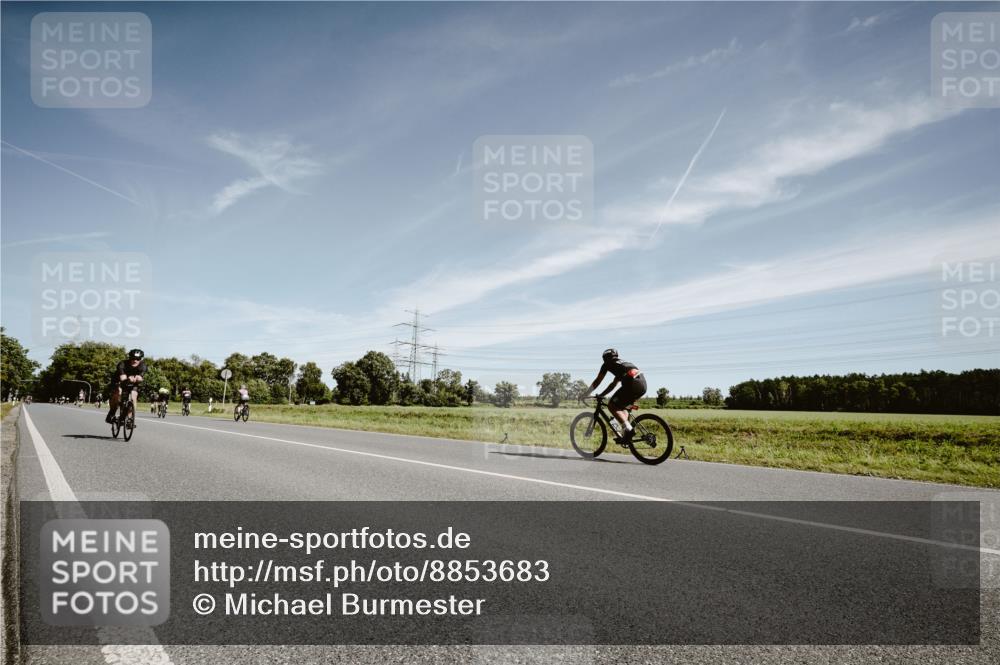07.09.2025 - 19. Norderstedt Triathlon Michael Burmester http://msf.ph/oto/8853683 07.09.2025 11:52:37 Radfahren 729 meine-sportfotos.de