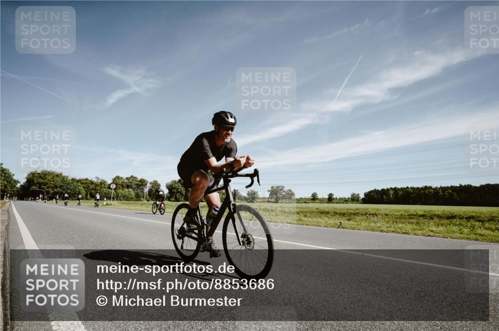 07.09.2025 - 19. Norderstedt Triathlon Michael Burmester http://msf.ph/oto/8853686 07.09.2025 11:52:38 Radfahren 729 meine-sportfotos.de