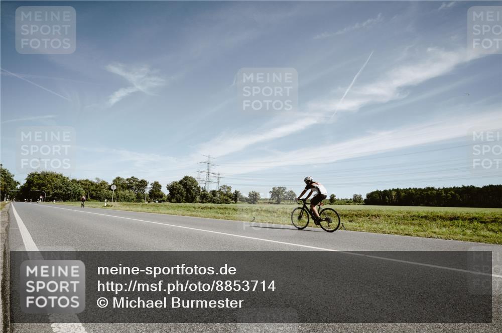 07.09.2025 - 19. Norderstedt Triathlon Michael Burmester http://msf.ph/oto/8853714 07.09.2025 11:52:57 Radfahren  meine-sportfotos.de