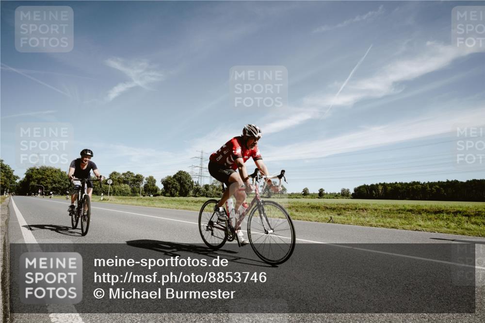 07.09.2025 - 19. Norderstedt Triathlon Michael Burmester http://msf.ph/oto/8853746 07.09.2025 11:53:23 Radfahren 286, 800 meine-sportfotos.de