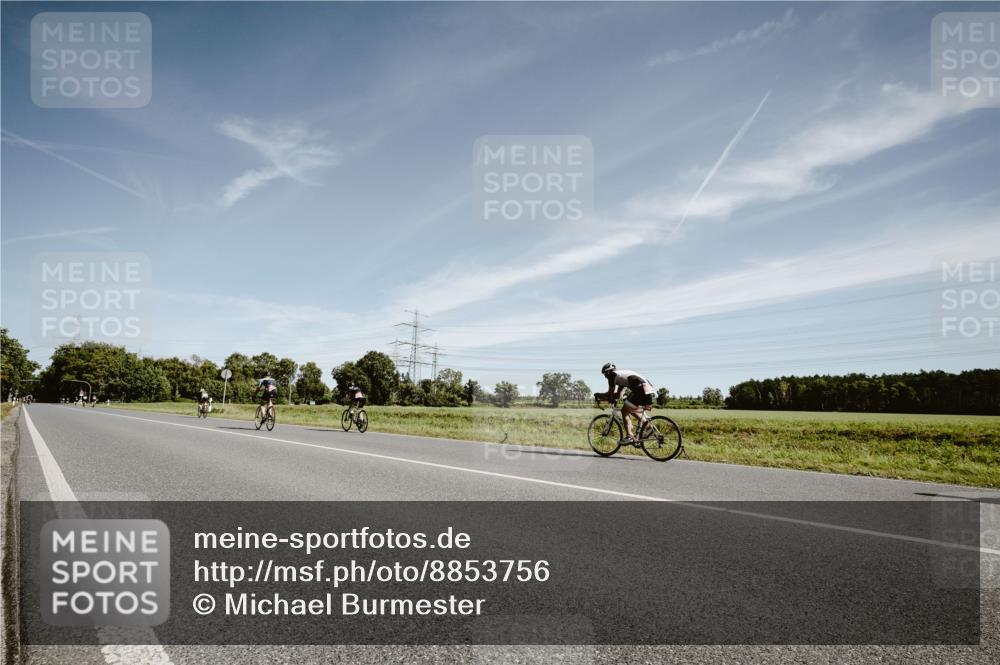 07.09.2025 - 19. Norderstedt Triathlon Michael Burmester http://msf.ph/oto/8853756 07.09.2025 11:53:26 Radfahren 286 meine-sportfotos.de