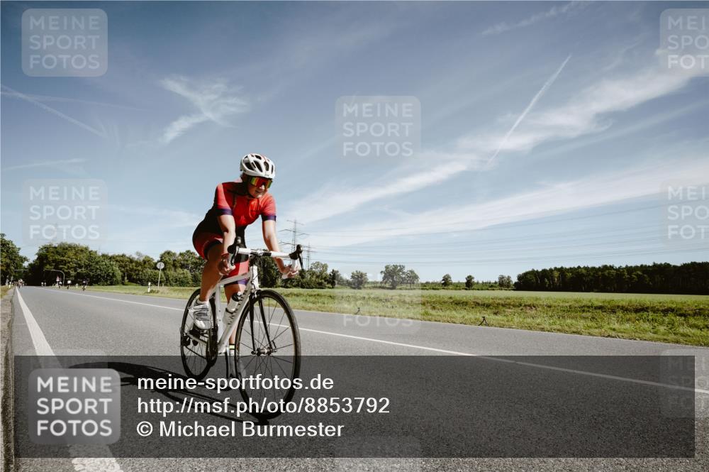 07.09.2025 - 19. Norderstedt Triathlon Michael Burmester http://msf.ph/oto/8853792 07.09.2025 11:54:00 Radfahren 714 meine-sportfotos.de